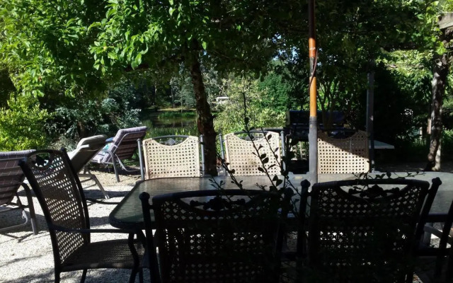 Oaktree Guest House