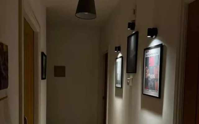1 Bed Flat - Sleeps 2 - Parking - Wifi