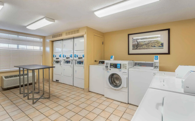 Extended Stay America Select Suites Chicago Lombard Oakbrook