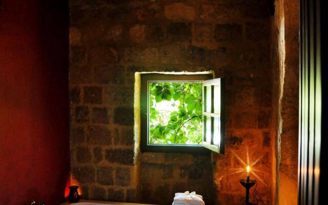 S. Nikolis Historic Boutique Hotel