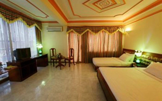 Lucky Star Hotel