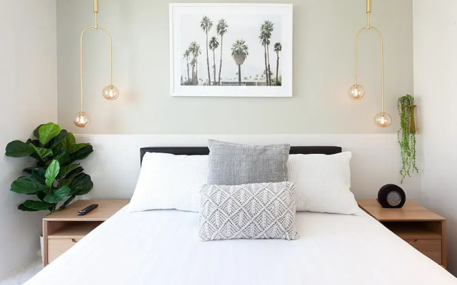 Perfect Located 2-bed With Spacious Balcony & BBQ