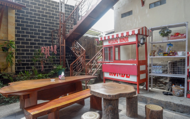RedDoorz near Terminal Mendolo Wonosobo