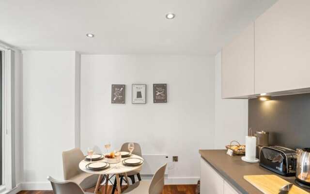 Spectacular Apartment Balcony View in City Centre