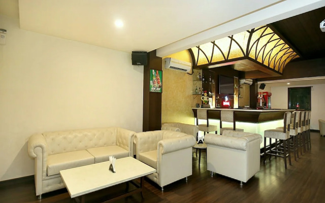 OYO 12989 White Diamond Hotel