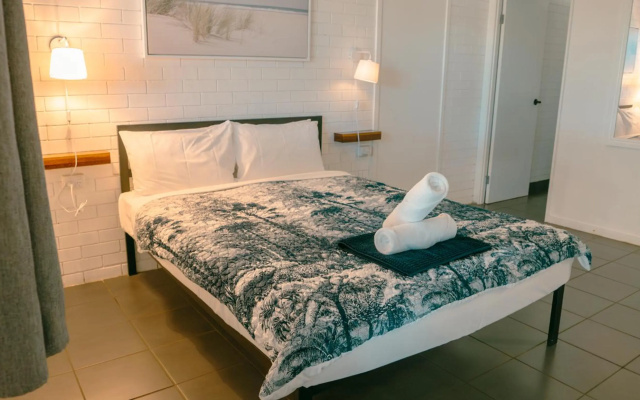 Nomads Noosa Backpackers Hostel – Guest Rooms – Noosa Heads