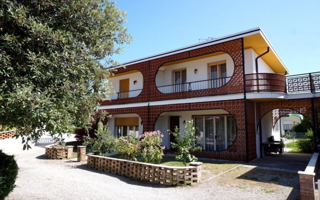 Gorgeous Villa for 8 With Shared Pool