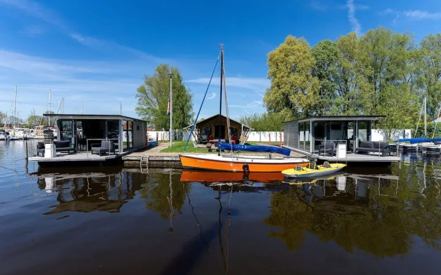 Houseboat in Heeg With Stunning Marina Views