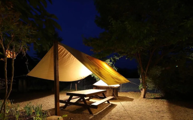 Asian Resort Camp Tapa