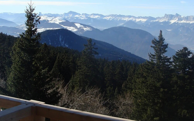 Splendid Chalet in Chamrousse With TV