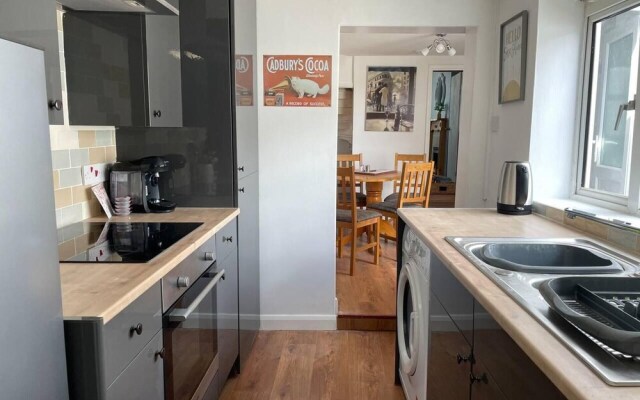 Inviting 3-Bed Town House in Boston Just Renovated