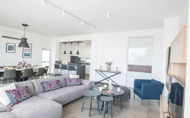 Villa Naya AQ OL6 in Protaras