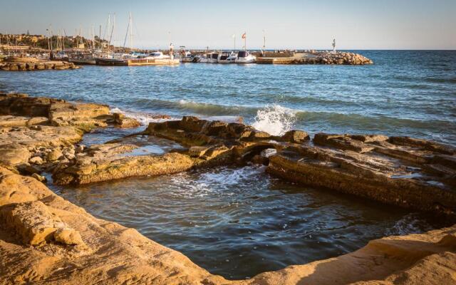 Modern sea front REEF APARTMENT