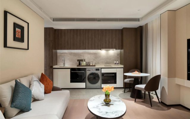 Yuexiu Hotel Guangzhou,Curio Collection by Hilton – Guest Rooms – Guangzhou