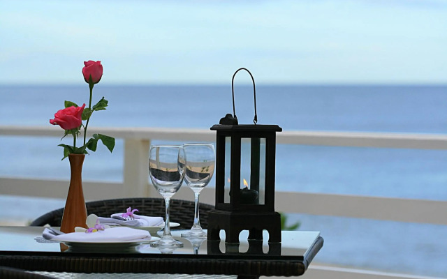 Baan Montra Beach Resort