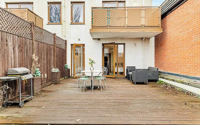 Newly Furnished and Bright Home
