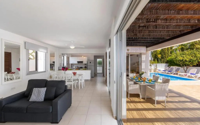 Protaras Sapphire Seaside Villa