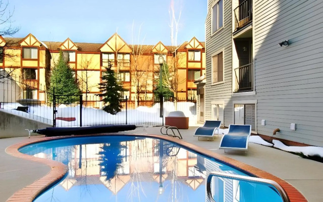 Carriage House Condominiums by All Seasons Resort Lodging