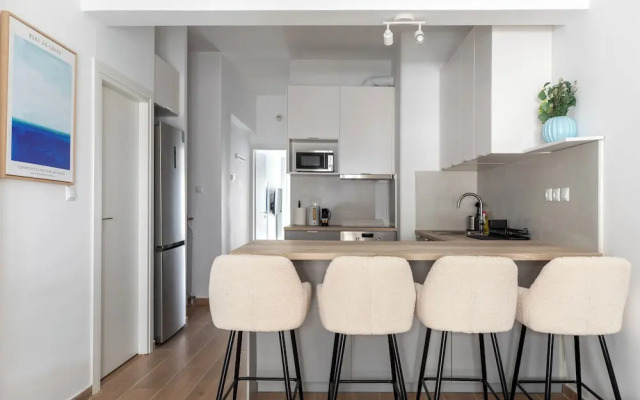 Les Nuances de Blue 1-BR Apt in Athens