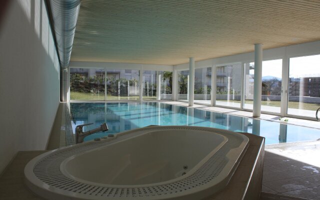 "indoor Swimming Pool, Sauna, Fitness, Private Gardens, Spacious Modern Apartment"