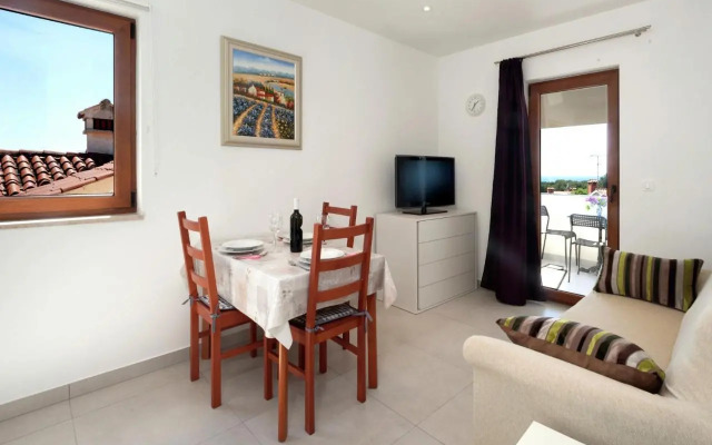 Beautiful Apartment in Porec near Sea