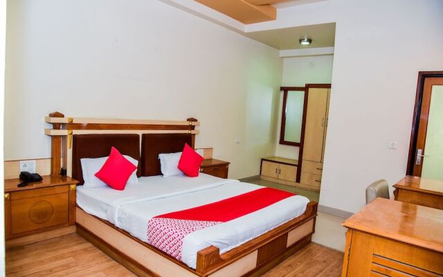OYO 25127 Hotel Metro Palace
