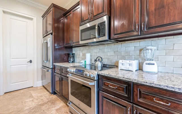 Villa Lago 1975 S2G 4BR 4BA 10