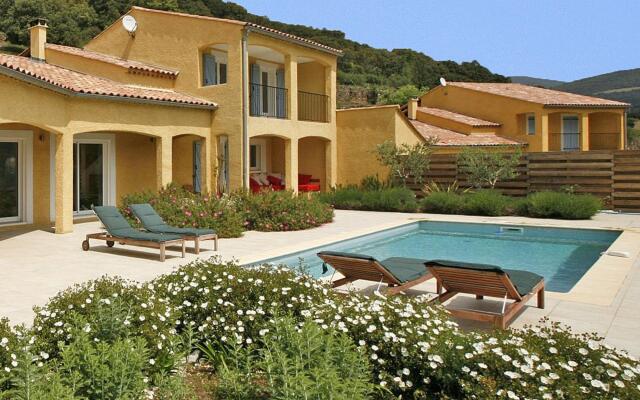 Peaceful Villa With Pool & Views