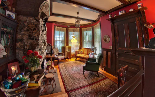 The Jeweled Turret Inn