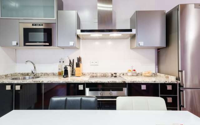 Apartamentos con patio junto a la catedral by Toledo AP