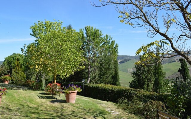 Villa With Private Pool, Immersed in the Gorgeous Countryside of Asciano