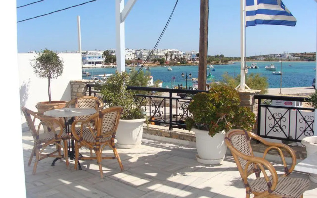 Akrogiali Studios & Rooms