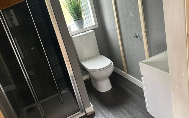 Large Glamping Hut - Riverview 13