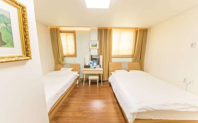 Rgb House Hostel