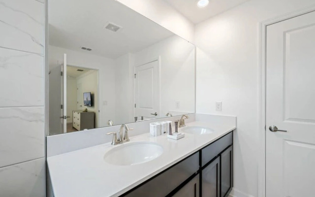 Stunning Themed Home Private Pool Ideal Location