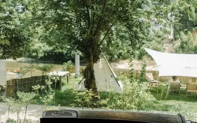 Zhiyou Yijian Guesthouse