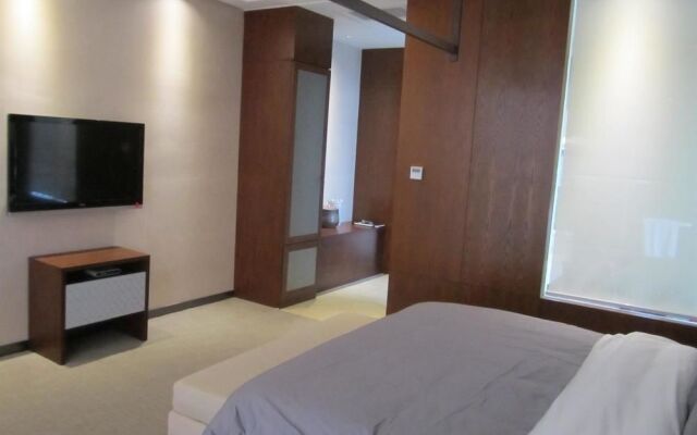 Yancheng Youth Club and Reading Hotel
