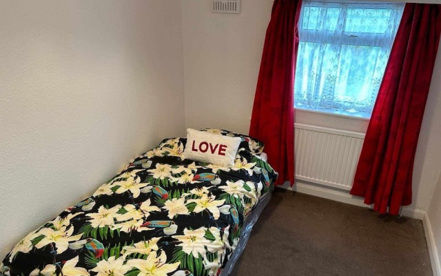 Stunning 3-bed House in Burnley
