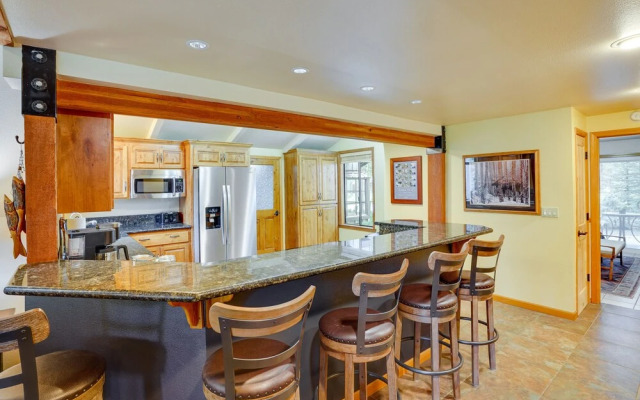 Waterfront Home w/ Hot Tub & Fire Pit in Sunriver!