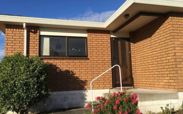 Sunny Holiday Home Near the Beach