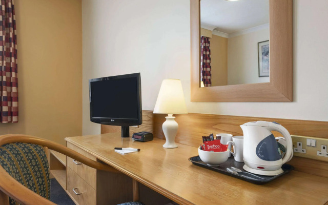 Days Inn by Wyndham Watford Gap