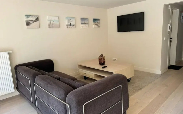 Modern Flat With Garden
