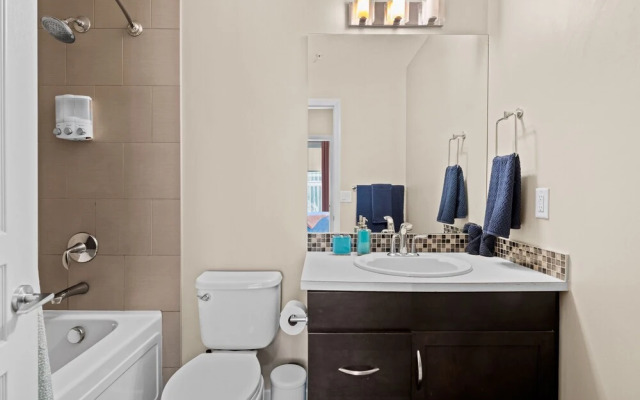 GLOBALSTAY. Modern Downtown Condos. Free parking
