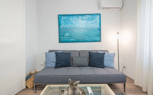 Cloudkeys Spacious Family Home in Thisio