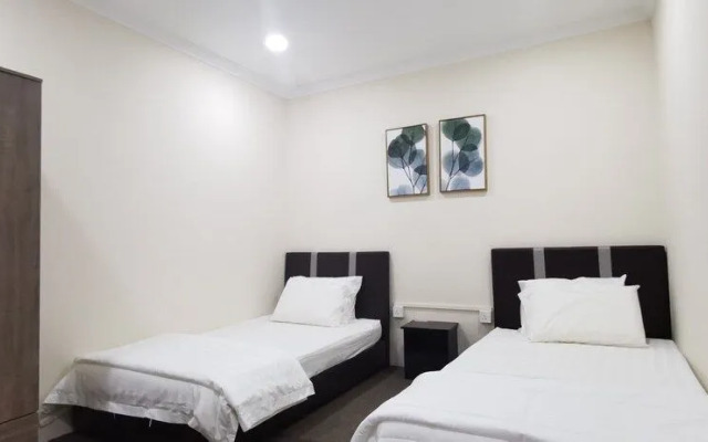 90372 Greybirds Hostel