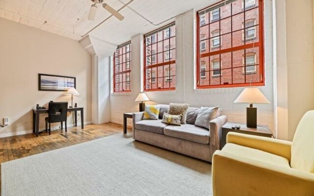 Bluebird Suites at the Warehouse District