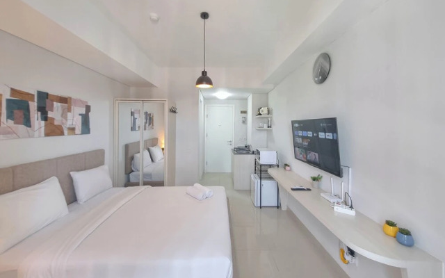 Comfortable And Homey Studio Room At Barsa City Apartment
