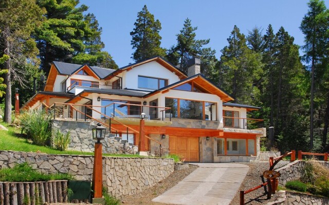 Luxury 4Bed 3.5Bath w Jacuzzi HV6