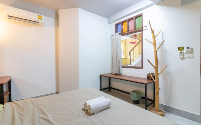 Banthat Thong Hostel – Guest Rooms – Bangkok