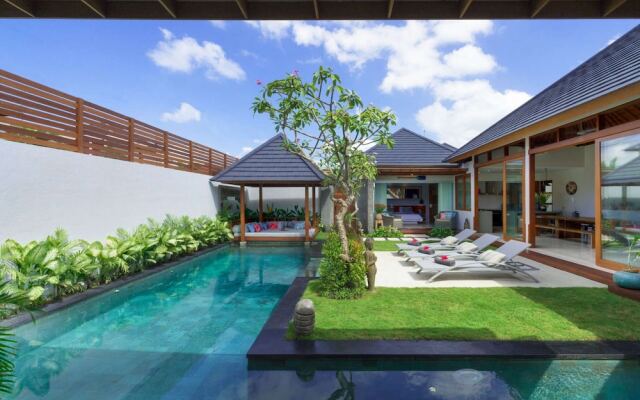 Luxury 4 Bedroom Villa With Private Pool, Bali Villa 2043